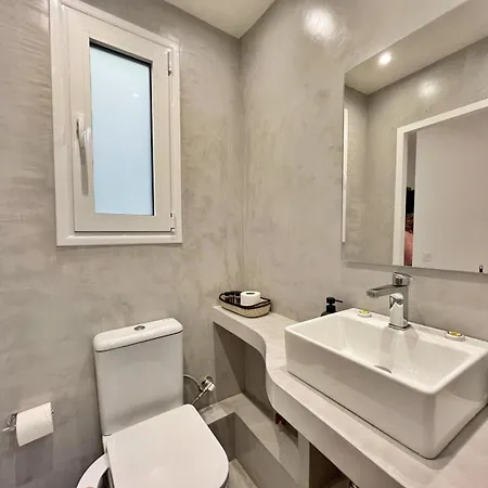 Benaki 8 Apartment *